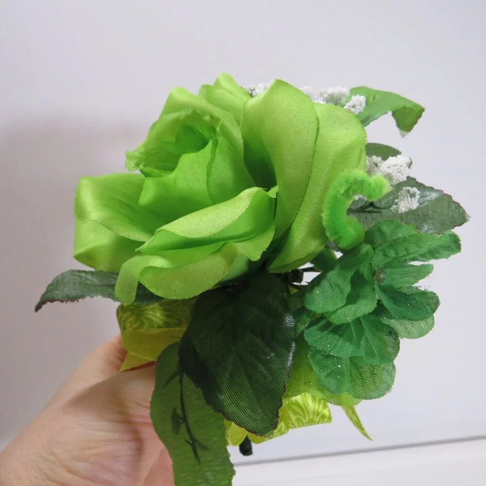 (1) Green Rose boutonniere with baby's breath Faux flower